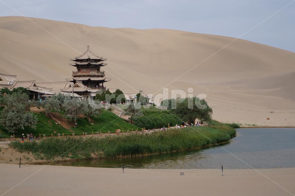 사막,오아시스,desert,oasis,월아천,china,건물,모래,아시아,물,月牙泉,중국,자연,풍경,nature,landscape,해외,외국,세계,foreign,oversea,world,세계자연풍경,해외자연풍경,외국자연풍경,world nature landscape,soil,흙,outdoors,옥외,sand,architecture,건축물,building