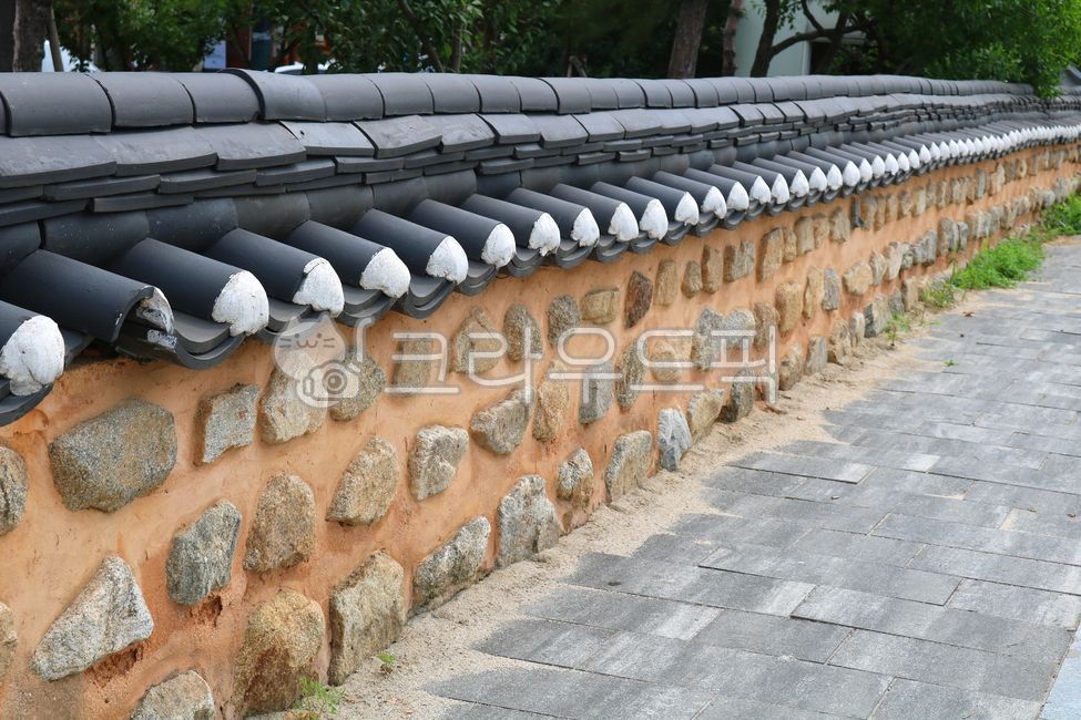 traditional village,earthen wall,nature,tree,soil,ocher,Hanok,Town,tile roof,mud wall,plant,tile,stonewall,wall