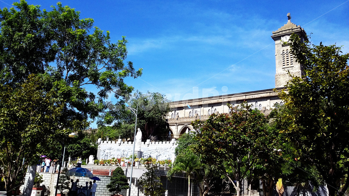 vietnam,nhatrang,화창한,날씨,맑음,맑은,베트남,나트랑,교회,랜드마크,landmark,tourist attraction,해외,외국,세계,foreign,oversea,world,세계랜드마크,해외랜드마크,외국랜드마크,world landmark,world tourist attraction,outdoors,옥외,garden,정원