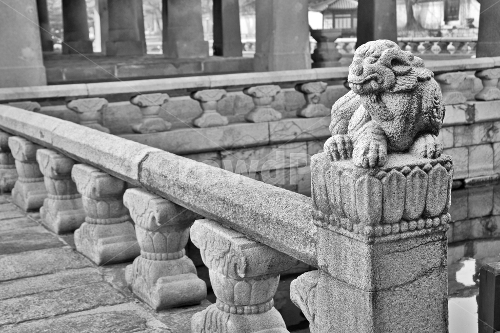 12지신,석수,경회루,경복궁,조선시대,돌다리,돌난간,한국전통,한국문화,korean traditional,korean culture,조각상,동상,석상,조형물,statue,bronze statue,stone statue,흑백,모노톤,monochrome,black and white