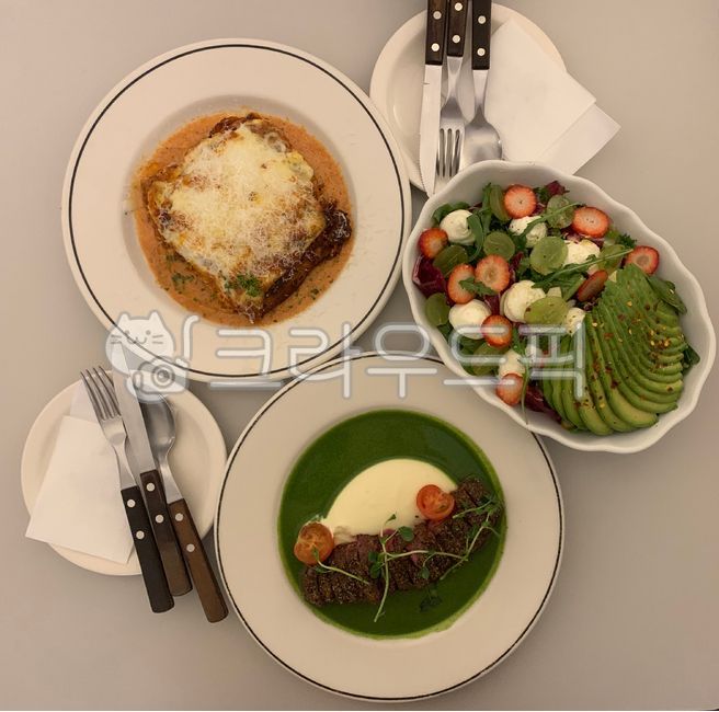 salad,steak,tomato sauce,Steak,beef,plate,food,cheese,fruit salad,meal,dish,pasta,meat,lasagna,western food