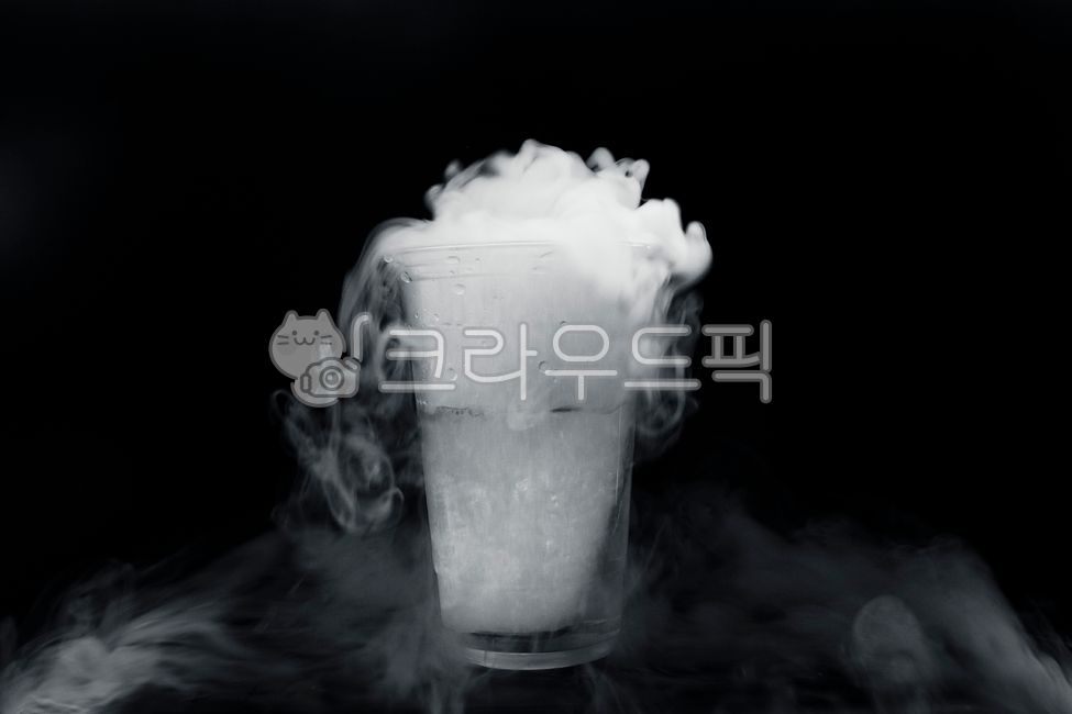 dry ice,cold,white smoke,cooling,cooling,cloud,gloomy,experiment,icicle,carbon dioxide,gas,solid,moisture,fog,water vapor,sublimation,frozen food,moist,moisture,cloudy,science,lump,lumpy,dryice