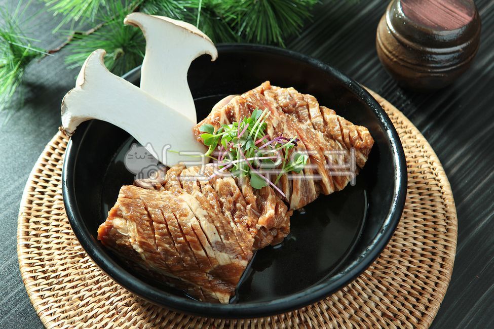한우갈비,소갈비,소왕갈비,소고기,한우,한우고기,갈비,소양념갈비,양념갈비,식사,숯불갈비,숯불양념갈비,버섯,새싹,맛집,음식점,한국음식점,식당,한국식당,요리,전통요리,양념,한식,한정식,한식요리,숙성,소스,양념소스,전통먹거리,먹거리,항아리,소품,라탄,라탄트레이,트레이,대나무,대나무트레이,접시받침,항아리뚜껑,구이
