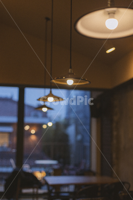 카페,인테리어,전구,힐링,커피,healing,interior,interiordesign,design,cafe,coffee,light,lamp,sensible,feeling,외로움,고독함,감성,감성사진,고독한,외로운,슬픔,슬픈,테라스,terrace,modern,휴식,break,실내디자인,의자,책상