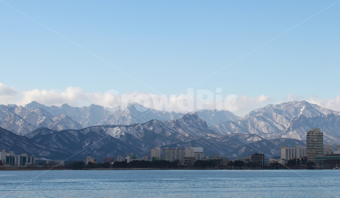 강원도,속초,설악산,청초호,속초시,설경,설산,겨울,눈온산,겨울산,snowmountain,lake,winter,mountain,snow,눈,겨울,계절,winter,season,자연,풍경,nature,landscape,한국자연풍경,한국자연경관,korea nature landscape,도시,city,한국도시풍경,한국도시경관,korea cityscape,산,mountain range,산맥,outdoors,옥외,peak,피크