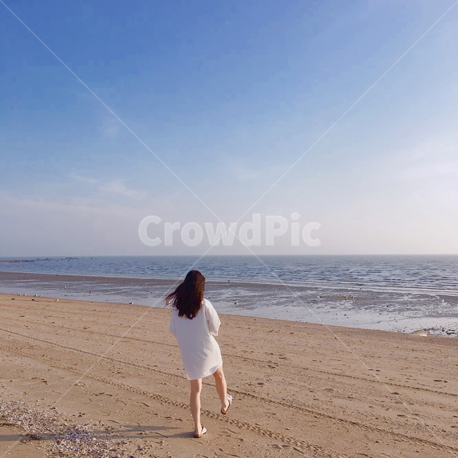 의복,사람,clothing,자연,바다,해변,바다,beach,sea,사람,인물,인간,human,person,여성,여자,woman,female,lady,여행,휴가,traveling,vacation,trip