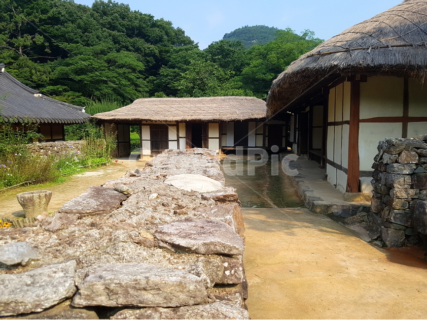 	운림산방,진도운림산방,허련생가,소치생가,초가집,전통가옥,건축물,한국전통,한국문화,korean traditional,korean culture,건축물,건물외관,exterior,building,structure,architecture,construction