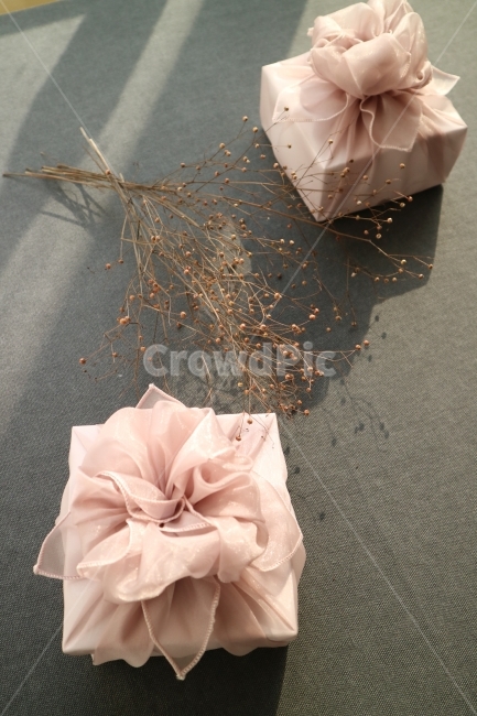 보자기,포장,보자기포장,포장사진,이미지,선물포장,여성스러운,러블리,사랑스러운,크리스탈,여성,선물사진,선물,전통포장,상자포장,부모님선물,설날,구정,명절,설날선물,설날포장,구정선물,한국전통,한국문화,korean traditional,korean culture,기념일,축하,anniversary,congratulation,celebrate,celebration,사물,물건,오브젝트,thing,object,matter,연출,컨셉,콘셉,direction,concept