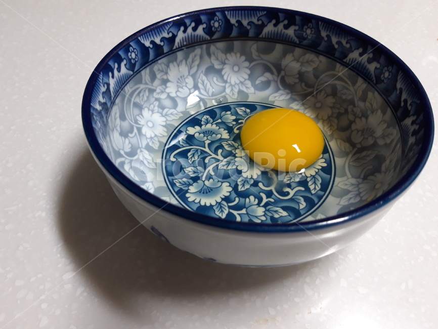 달걀,계란,노른자,접시,그릇,요리,재료,날달걀,날계란,음식,식재료,egg,food,cook,meal,dishes,흰자,노랑색,노란색,노란,노랑,음식,식재료,요리,food,cook,meal,dishes,food reserves