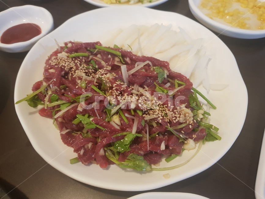 육회,술안주,음식,식사,술,안주,뭉티기
