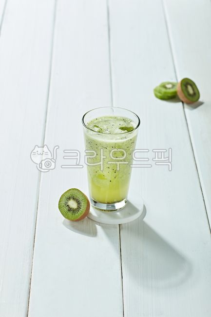 smoothie,glass,fruit smoothie,Kiwi Juice,Juice,juice,drink,Cafe image,cafe,Cafe Menu,beverage,Beverage image,Plating,Emotion,Fresh fruit juice,cafe drinks,Directed shot,glass cup