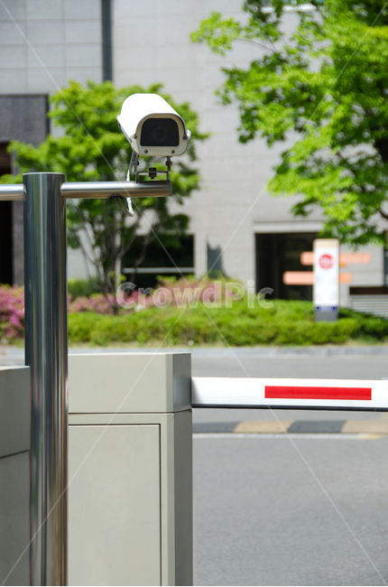 cctv,감시카메라,차량번호,주차차단기,안전,주차장,거리,도로,집,아파트,보안카메라,제어,야외,경보,도시,렌즈,사생활보호,경비,장비,감시,기록,카메라,시스템,보호,비디오,기술,보안,전자,나무,꽃,주택,차단기,번호판인식,차량번호인식,정보통신기술,전자기기,전자제품,it,information,technology,electronic equipment