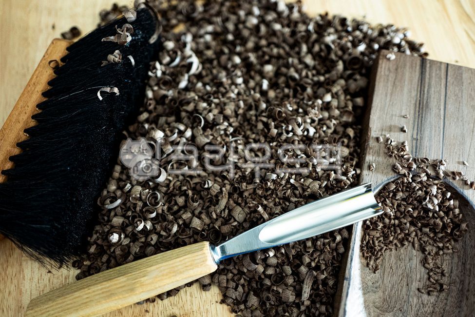 우드카빙,나무공예,조각,라이프스타일,파기,조각도,핸드메이드,도구,깎기,칼,조각칼,공예가,목재,월넛,craftsperson,knives,wood,carvingknife,woodworking,piece,knife,craft