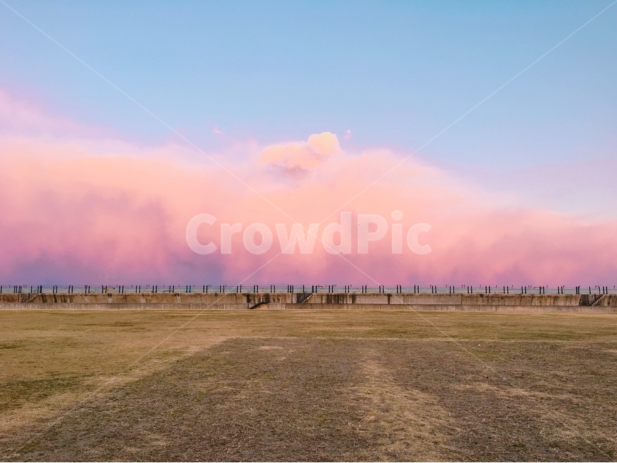구름,하늘,Sky,Pink,강원도,운동장,여행,자연,풍경,경치,핑크,cloud,pink,자연,풍경,nature,landscape,색깔,색상,색채,색감,color sense,color sensitivity,feeling of color,outdoors,옥외,ground,바닥