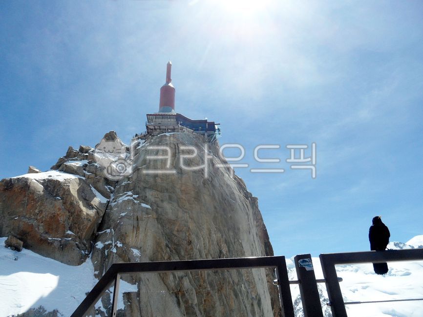 에귀디미디,전망대,까마귀,자연풍경,배경,프랑스,샤모니,몽블랑,겨울풍경,눈,산,하늘,구름,겨울,자연,산맥,산악지형,옥외,피크,정상,높은,외국,해외,해외풍경,세계풍경,eguidimidi,observatory,crow,naturallandscape,background,france,chamonix,montblanc,winterlandscape,snow,mountain,sky,clouds,winter,nature,mountainrange,mountainouslandforms,outdoors,peak,summit,high,foreign,overseas