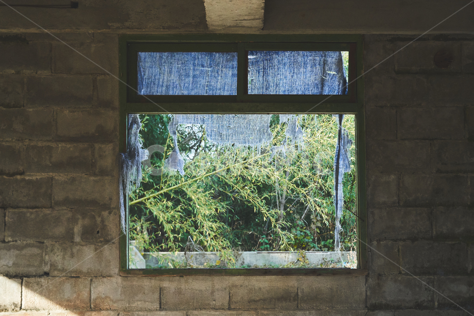 건물,폐가,햇볓,문틀,wall,벽,벽돌,window,창문