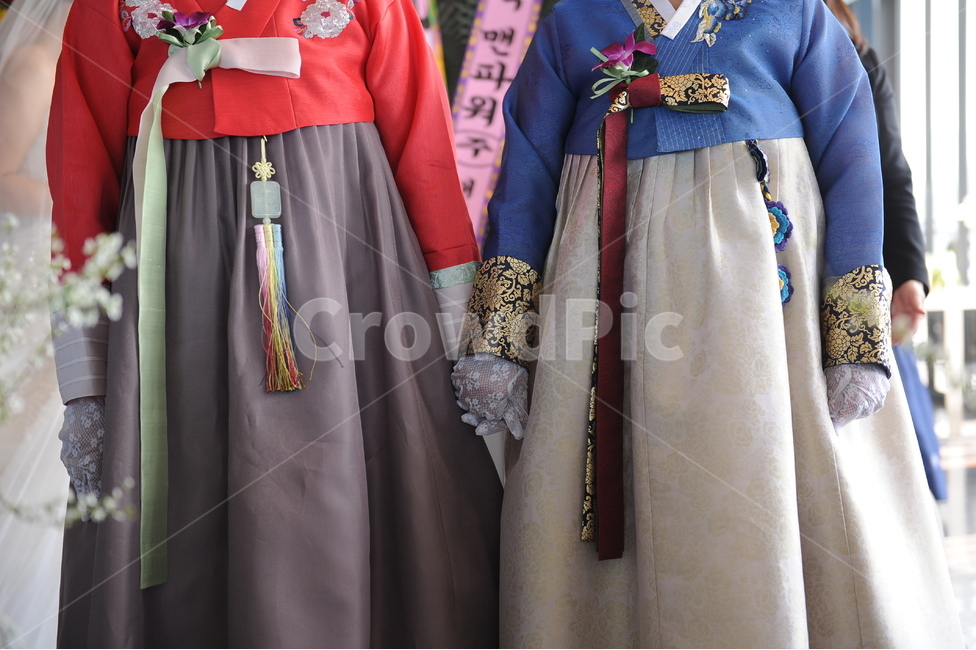 결혼,결혼식,어머니,한복,화촉,한복,한국전통의상,hanbok,korean traditional clothes,사람,인물,인간,human,person,여성,여자,woman,female,lady,결혼,혼례,웨딩,wedding,marriage,marry,기념일,축하,anniversary,congratulation,celebrate,celebration