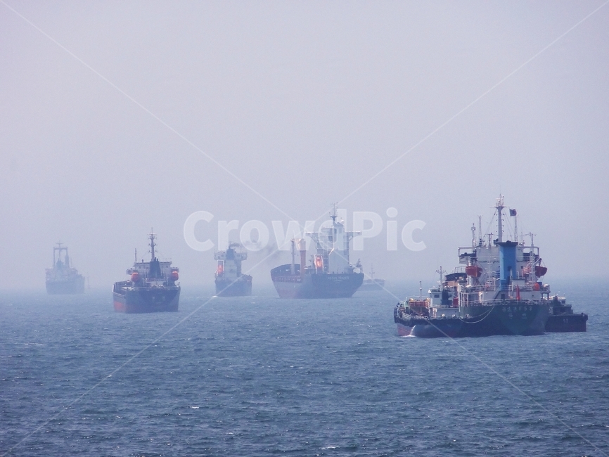 교통,vehicle,보트,boat,ship,배,transportation,바다,sea,푸른색,blue,horizon,수평선,화물선,산업,산업,industry,industrial,교통,교통수단,traffic,transportation