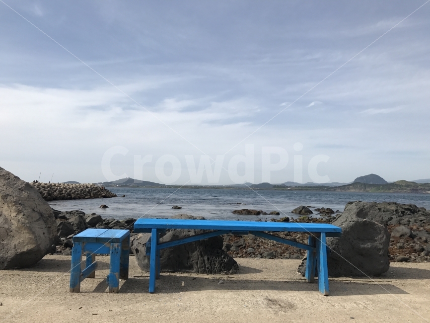 제주도,자연,무보정,파란색,의자,바다,자연,풍경,nature,landscape,제주도,jeju,jeju island,사물,물건,오브젝트,thing,object,matter