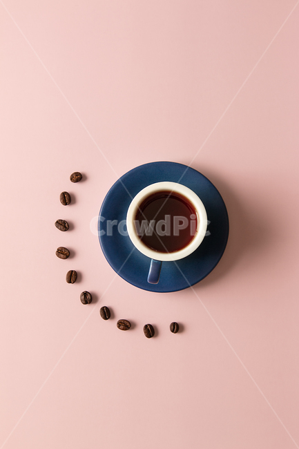 커피,coffee,음료,drink,컵,cup,식기,plate,커피콩,원두,커피원두,coffeebean,coffeebeans,남색,카페,cafe,커피컵,coffeecup,핑크,인디핑크,분홍,pink,커피,카페,coffee,cafe