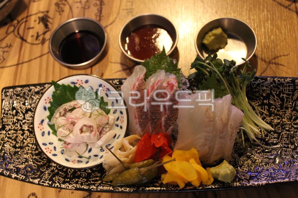 생선회,회,모듬회,모둠회,사시미,광어,우럭,도미,광어회,우럭회,도미회,요리,음식,식사,접시,그릇