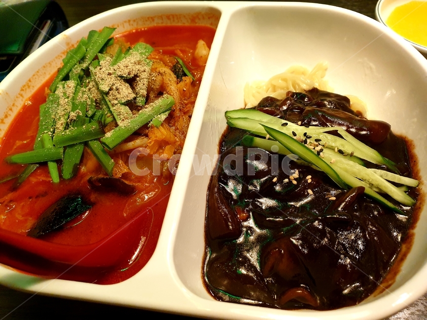 food,음식,meal,식사,dish,요리,bowl,사발,짬뽕,중국요리,짜장면,짬짜면,면요리