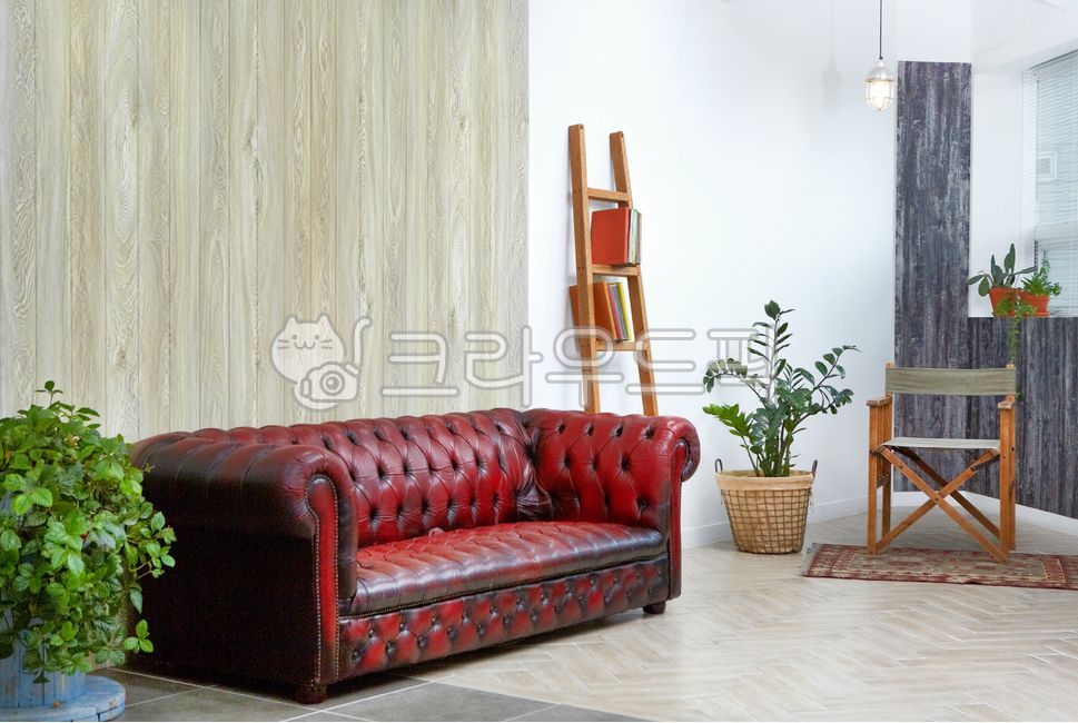 bed,studio,flooring,sunshine,couch,rentalstudio,inside,interior,Sofa,bedding,pot,furniture,modern architecture,Rental Studio,indoors,living room,livingroom,by the window,floor,modernarchitecture,tree,It is comfortable,lamp,wooden sofa,comfort,bedroom,room