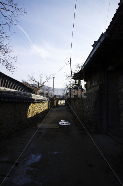 마을,돌담,길,돌담장,돌담길,기와지붕,한옥,골목길,alley,한국전통,한국문화,korean traditional,korean culture,road,도로,street,거리,building,건물,town,도시,city,시티,urban,어반,골목,alleyway