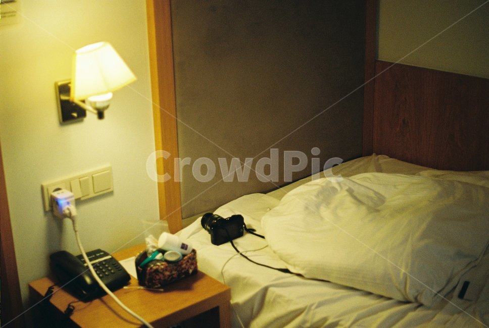 furniture,bed,독일,여행객,피로,침대,필름카메라,필름