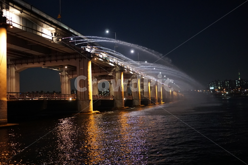 한국,코리아,korea,서울,seoul,풍경,landscape,야경,nightview,nightscene,nightscape,한강,hanriver,반포대교,한강다리,교량,bridge,불빛,물줄기,밤하늘,가로등,야경,밤,풍경,nightscape,night,landscape,도시,city,한국도시풍경,한국도시경관,korea cityscape,water,물