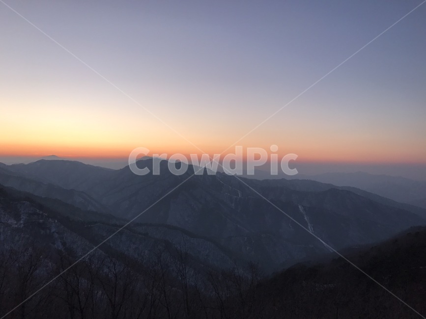 경치,일몰,산,겨울산,겨울경치,하늘,자연,겨울,계절,winter,season,자연,풍경,nature,landscape,mountain range,산맥,outdoors,옥외,mountain,peak,피크