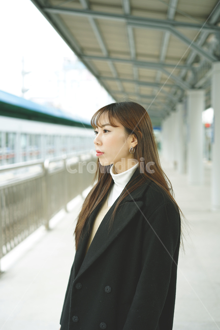 여성,여자,지하철,전철,기차,플랫폼,교통,대중교통,기다림,지하철역,사람,인물,인간,human,person,여성,여자,woman,female,lady,교통,교통수단,traffic,transportation