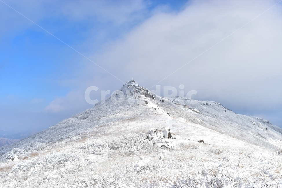 무등산,국립공원,풍경,힐링,산행,설경,상고대,서리꽃,서석대,입석대,안양산,백마능선,장불재,증심사,중봉,중머리재,천왕봉,지왕봉,Korea,National,Park,눈풍경,등산,주상절리,판타스틱,겨울왕국,겨울,지질공원,인왕봉,천지인,설국,2018년,1월,눈꽃,파란하늘,트레킹,winter,landscape,감성,아름다운,황홀한,장관,비경,선경,최고,사진,겨울,계절,winter,season,자연,풍경,nature,landscape,한국자연풍경,한국자연경관,korea nature landscape,outdoors,옥외,mountain,산,mountain range,산맥,slope,경사