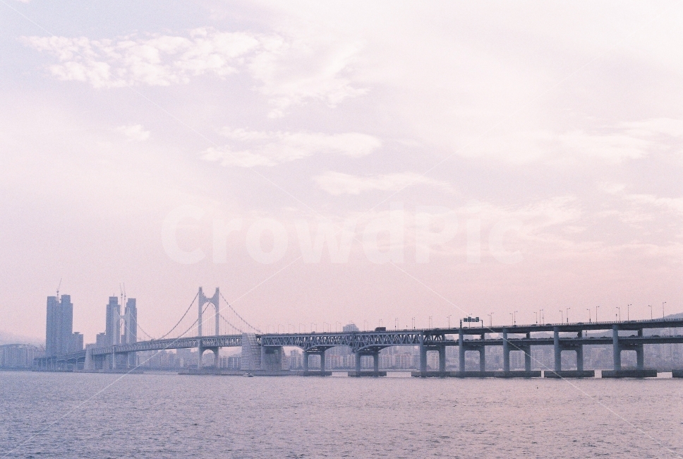 필름,필름사진,여행,바다,광안리,감성,광안대교,부산,도시,풍경,city,landscape,감성,sensible,feeling,색깔,색상,색채,색감,color sense,color sensitivity,feeling of color,water,물,waterfront,워터 프론트,pier,교각,port,포트