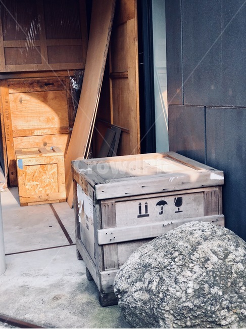 오후,그림자,나무상자,박스,돌,box,사물,물건,오브젝트,thing,object,matter