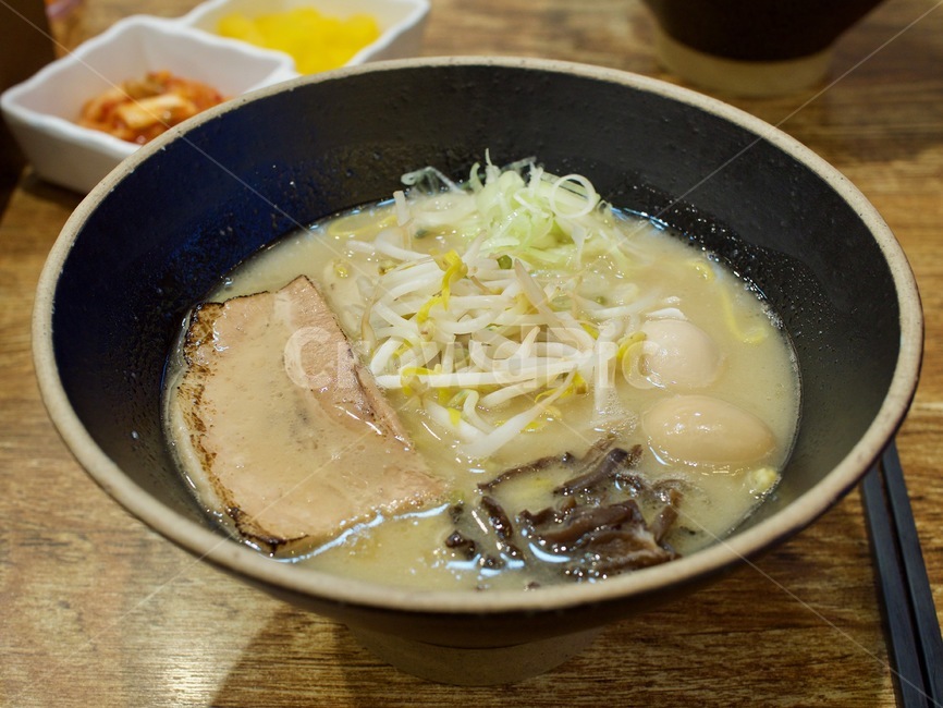 Japanese Ramen,soup,lunch,Japanese food,japan,chopsticks,noodle,Shiro Ramen,pork,food,Lunch,meal,ramen,meat,Soup food