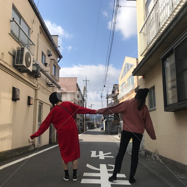 유후인,두사람,뒷모습,인물,일본거리,yufuin,우정,친구,friend,woman,human,사람,인물,인간,human,person,여성,여자,woman,female,lady,친구,우정,friendship,companion