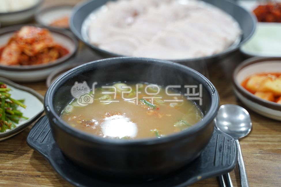 Gukbap,radish kimchi,kimchi,pickled vegetables,boiled pork with rice,boiled pork,pork soup