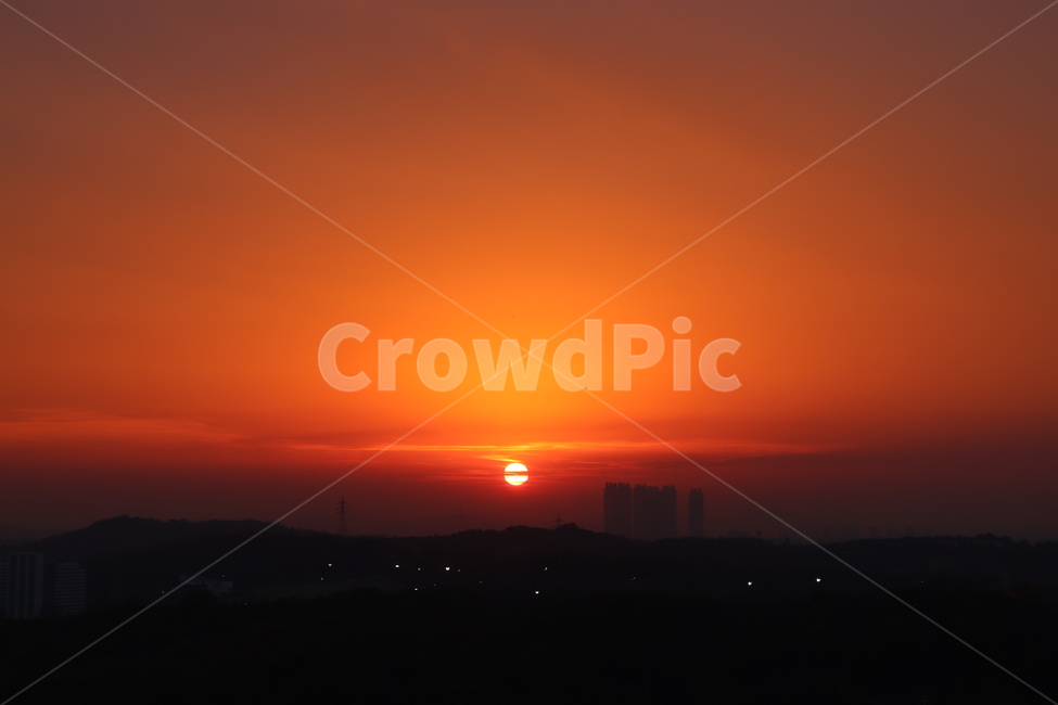 일몰,석양,sunset,노을,태양,풍경,구름,해지는풍경,해지는모습,sun,구름에가려진해,자연,풍경,nature,landscape,outdoors,옥외,dusk,황혼,dawn,새벽,sky,하늘,red sky,붉은 하늘