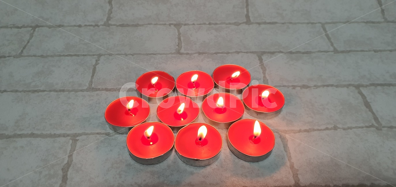 양초,초,불,불빛,어두움,불꽃,candle,flame,background,decoration,fire,christmas,dark,night,celebration,holiday,candlelight,light,yellow,glowing,bright,wax,xmas,religion,glow,church,burn,peace,burning,symbol,romance,black,design,festive,darkness,many