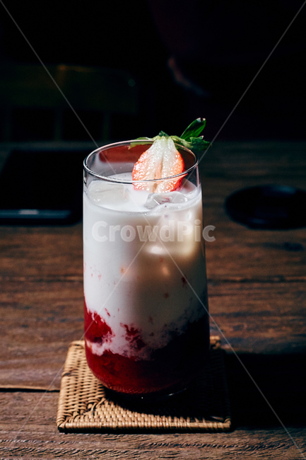 카페,cafe,감성,딸기,딸기라떼,라떼,과일,음료,beverage,glass,컵,유리컵,음료수,drink,beverage