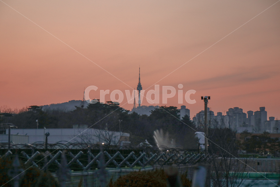 남산타워,노을,서울풍경,랜드마크,남산,매직아워,저녁하늘,저녁,성수대교,한강,peaceful,평화로운,편안한,휴식처,힐링,안락한,따뜻한,warm,분위기,한국도시경관,도시풍경,한국,맑은,서울,깨끗한,청명한,한국도시풍경,풍경,color,색감,색채,계절,season,색깔,색상,선홍빛,다홍색,도시,풍경,city,landscape,한국도시풍경,한국도시경관,korea cityscape