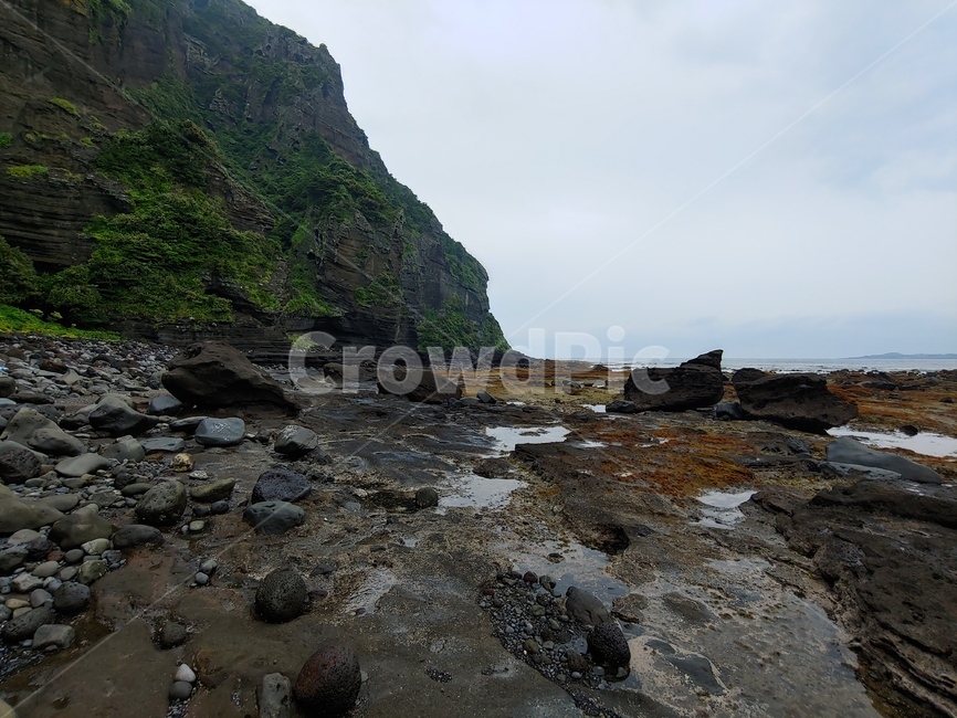 해변,바위,바다,하늘,섬,rock,island,sea,shore,seaside,black,brown