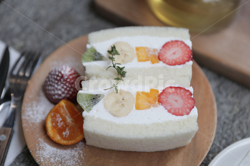 후르츠산도,sandwich,딸기디저트,피크닉샌드위치,딸기샌드위치,산도,플레이팅,딸기,크림샌드위치,food,카페데이트,조식,브런치,breakfast,brunch,요리,음식,식재료,요리,food,cook,meal,dishes,food reserves,디저트,간식,후식,dessert,snack