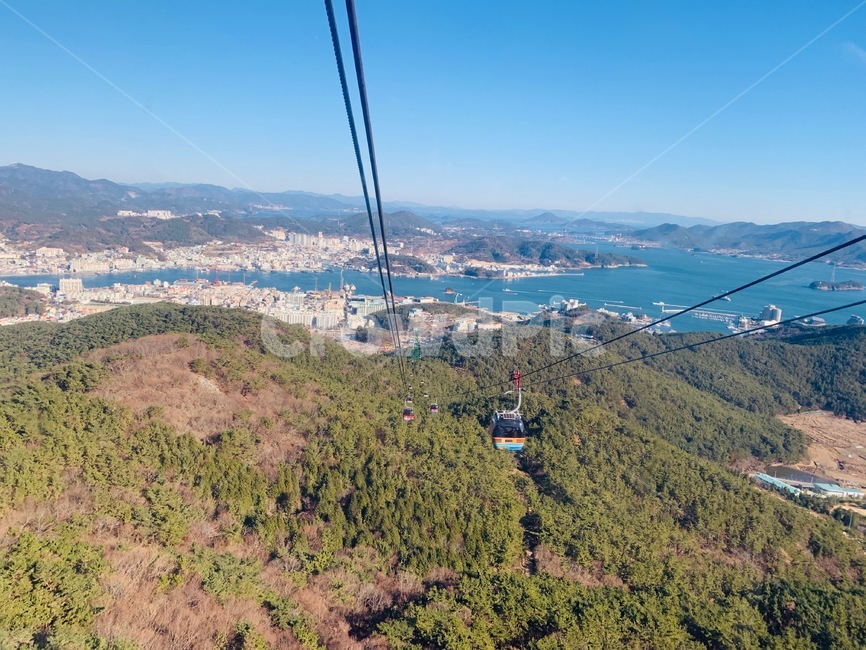 케이블카,산,하늘,바다,섬,낮,mountain,sky,sea,ocean,island,daytime,cablecar,nature,자연