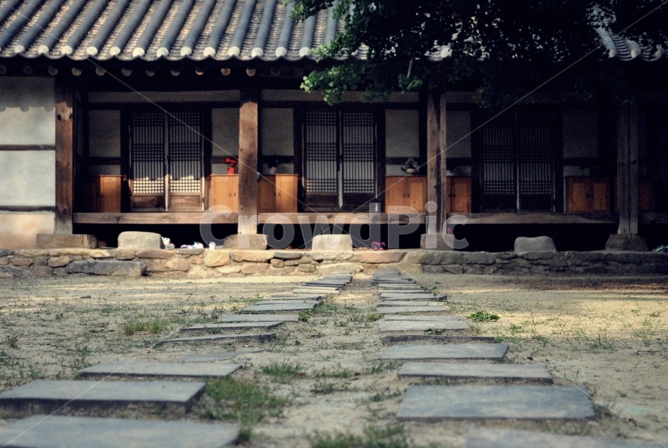한옥,집,마루,징검다리,고요함,hanok,house,floor,steppingstone,serene,한국전통,한국문화,korean traditional,korean culture,감성,sensible,feeling,건축물,건물외관,exterior,building,structure,architecture,construction