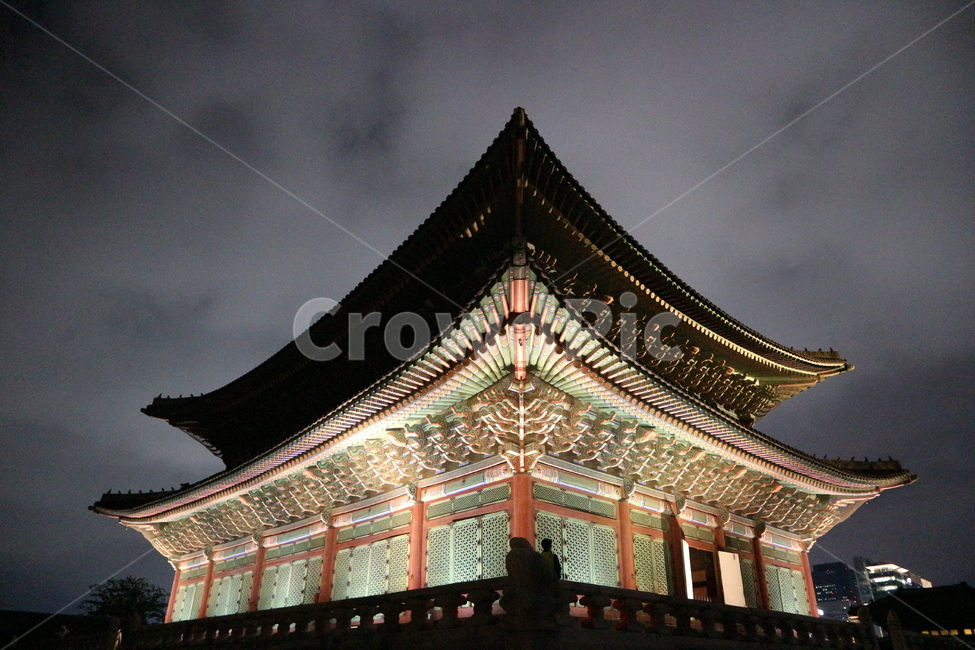경복궁,경복궁야간개장,광화문,문화재,궁궐,랜드마크,한국의랜드마크,대한민국역사박물관,한국문화,한국전통,역사,궁,서울,서울밤,야경,서울야경,기와,건축,건축물,건물,한국적,한국역사,조명,전통,전통적인,전통무늬,처마,왕,왕비,왕족,근현대사,문화,명성황후,고종,근정전,어도,조정,을미사변,웅장한,궁녀,koreantraditional,korean,seoul,nightview,night,gyeongbokgung,palace,culturalheritage,landmark,gwanghwamun,tradition