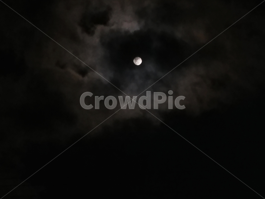 보름달,밤하늘,밤,저녁,달,둥근달,저녁구름,구름,밤구름,야경,밤,풍경,nightscape,night,landscape,nature,자연,outdoors,옥외