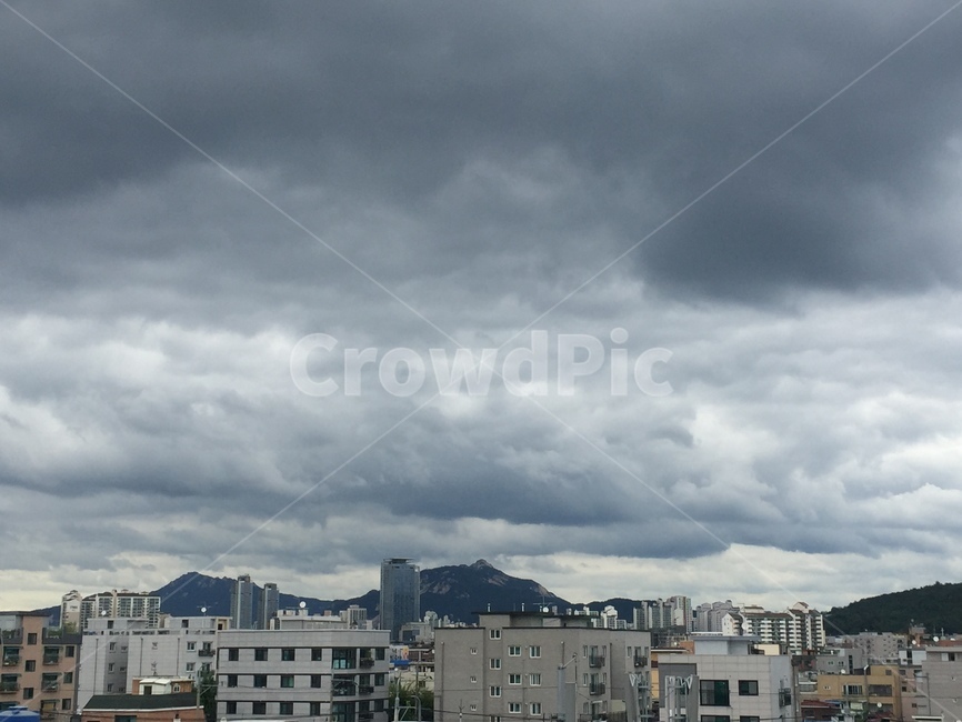 먹구름,건물,하늘,구름,cloud,mountain,산,우울,darkclouds,building,gloom,blackbile,sky