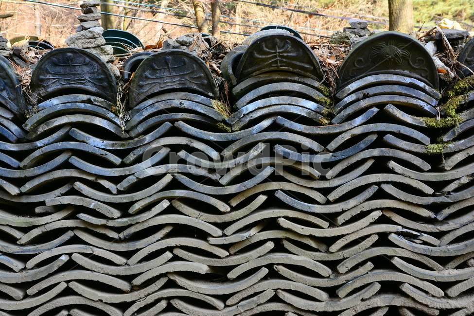 텍스쳐,패턴,전통,기왓장,background,texture,추상,배경,백그라운드,바탕화면,빈티지,old,올드,오래된,앤틱,레트로,abstraction,vintage,표면,질감,부식,세월,쌓다,적재,사찰,한국전통,한국문화,korean traditional,korean culture,텍스처,질감,패턴,texture,pattern
